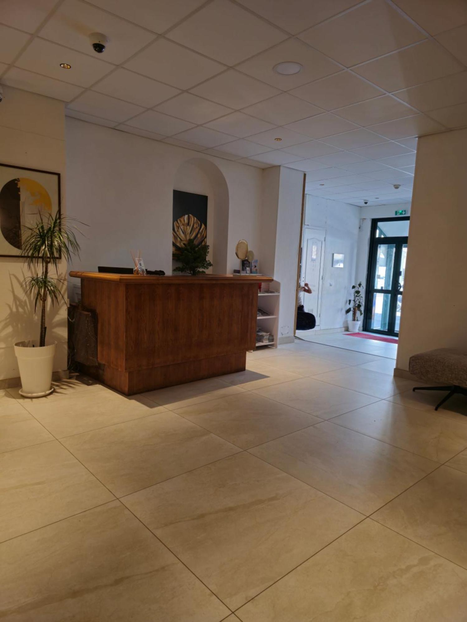 נרבון Hotel L'Alsace-Gare Sncf מראה חיצוני תמונה